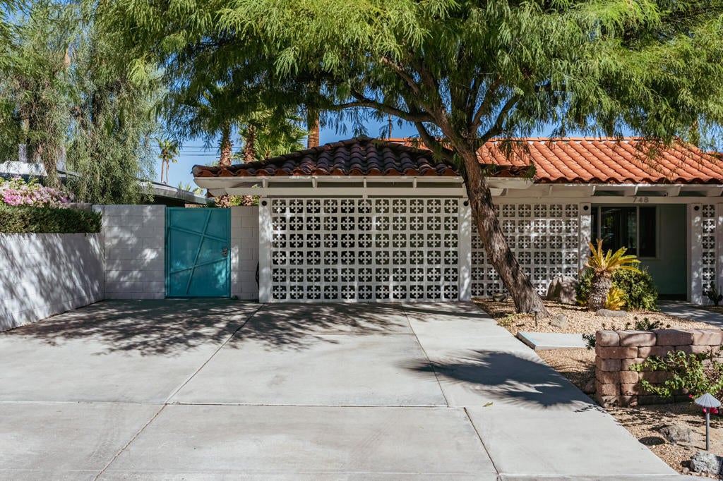 748 N Calle Rolph
