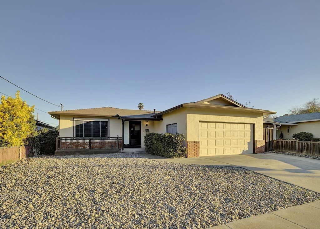 Photo of 1405 Tulip Dr Dr, Antioch, CA 94509 (MLS # 41121120)