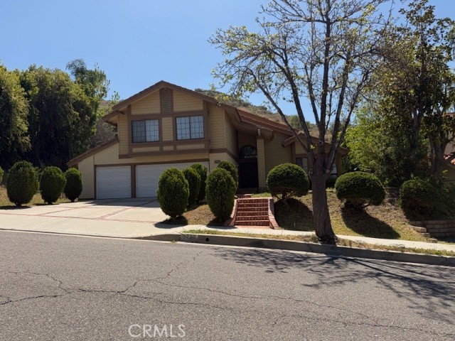 5738 E Muir