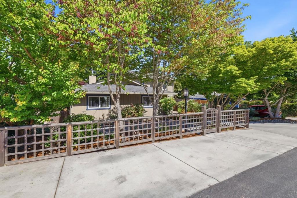 270 La Cuesta Drive
