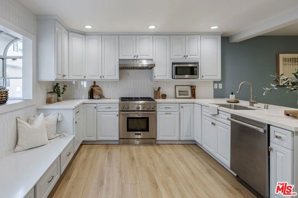 Photo of 4752 La Villa Marina #F, Marina Del Rey, CA 90292 (MLS # 26645941)