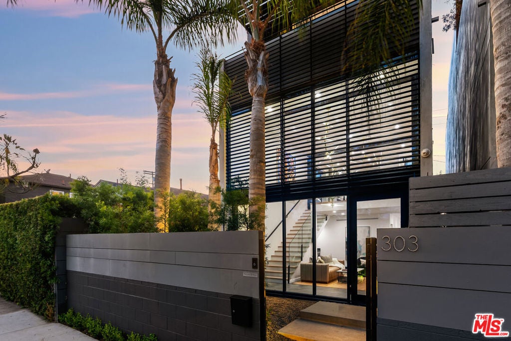 303 Venice Way