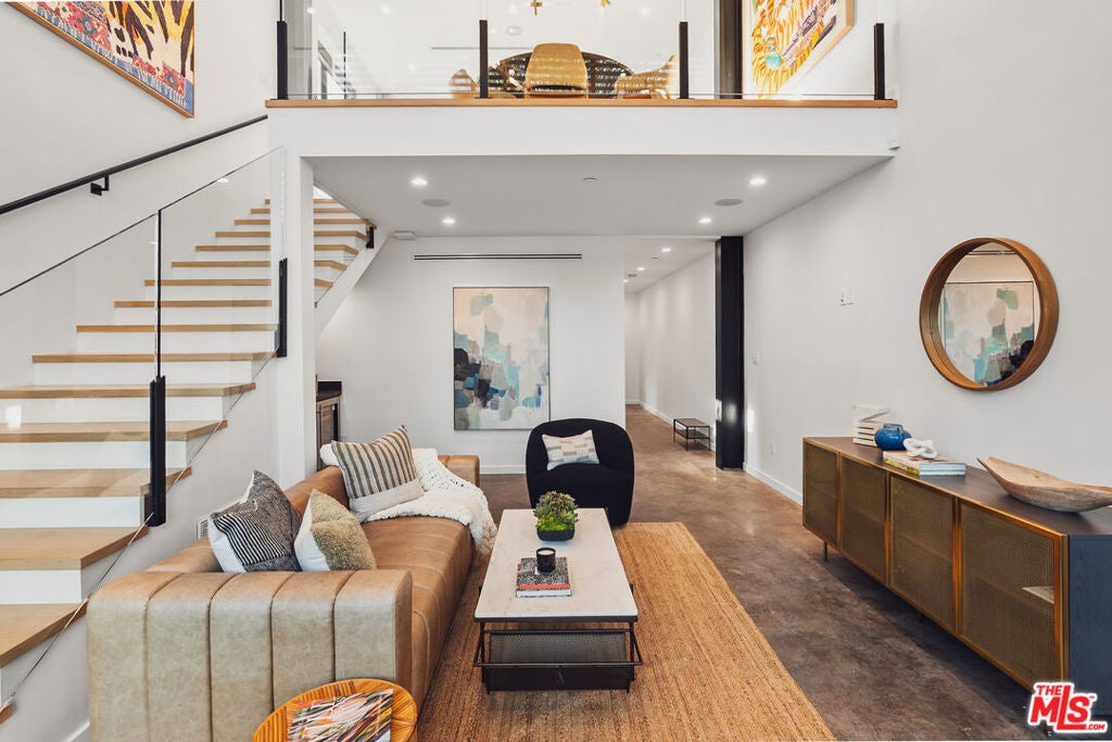 303 Venice Way