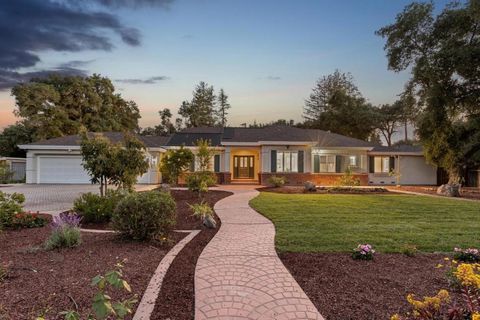 Photo of 20041 Heritage Oak, Saratoga, CA 95070 (MLS # ML82045592)
