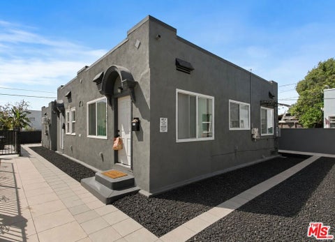 Photo of 2819 3rd Avenue, Los Angeles, CA 90018 (MLS # 26885929)