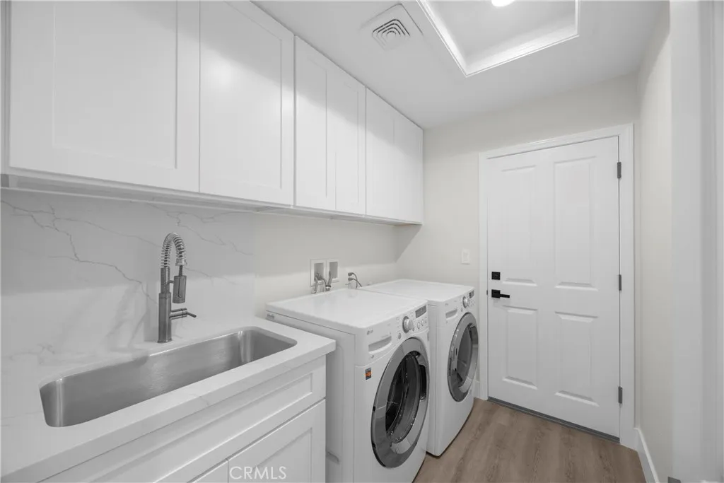 Newport Coast, California 92657, United States, 6 Bedrooms Bedrooms, ,4 BathroomsBathrooms,Residential,Active,242034