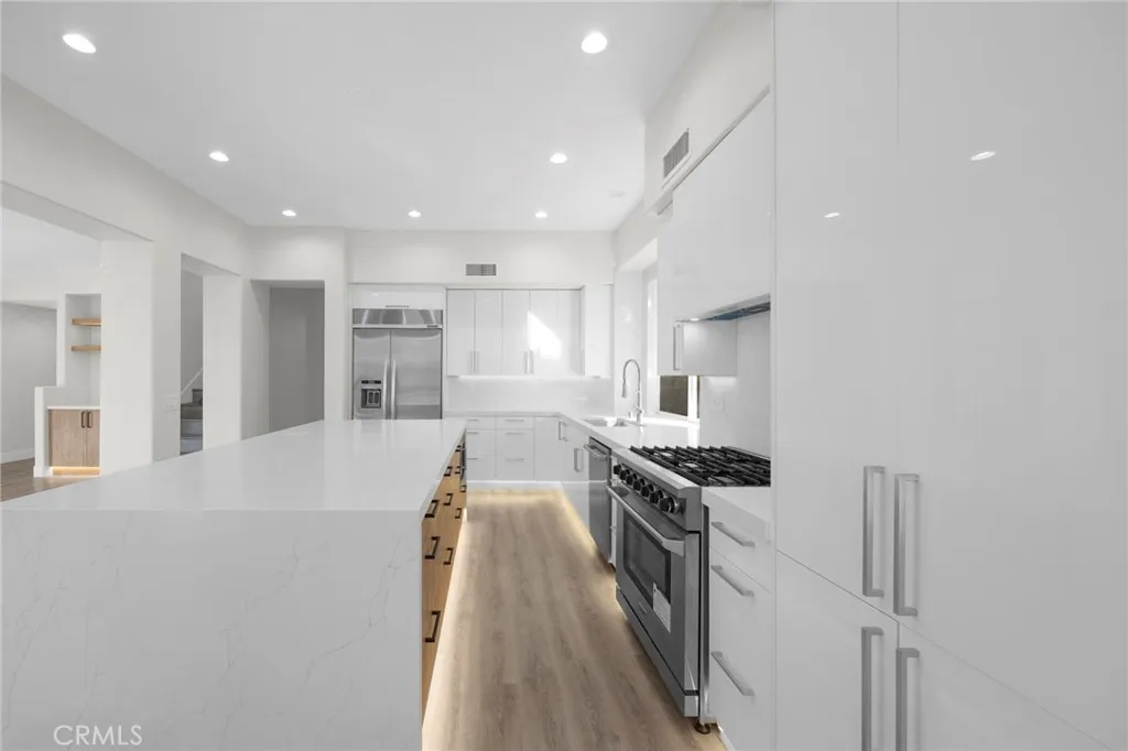 Newport Coast, California 92657, United States, 6 Bedrooms Bedrooms, ,4 BathroomsBathrooms,Residential,Active,242034