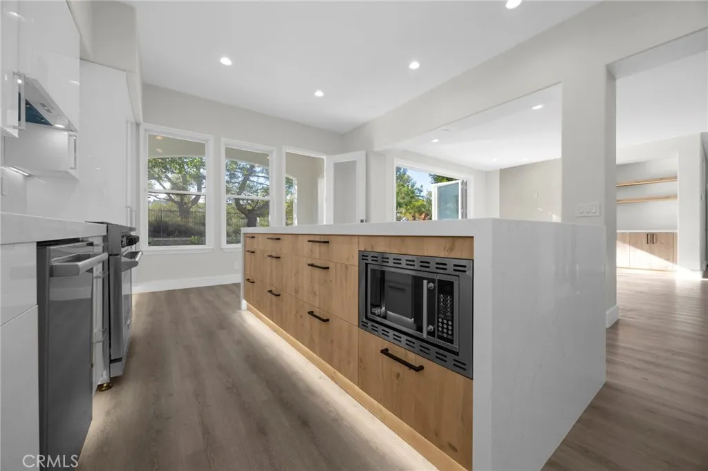 Newport Coast, California 92657, United States, 6 Bedrooms Bedrooms, ,4 BathroomsBathrooms,Residential,Active,242034