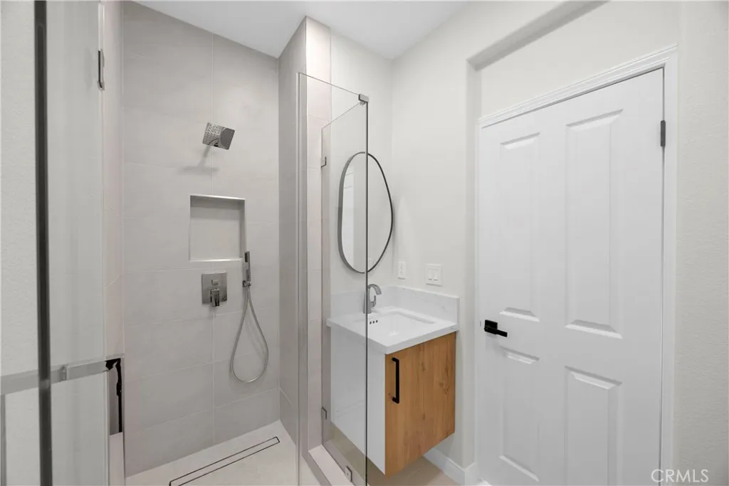 Newport Coast, California 92657, United States, 6 Bedrooms Bedrooms, ,4 BathroomsBathrooms,Residential,Active,242034