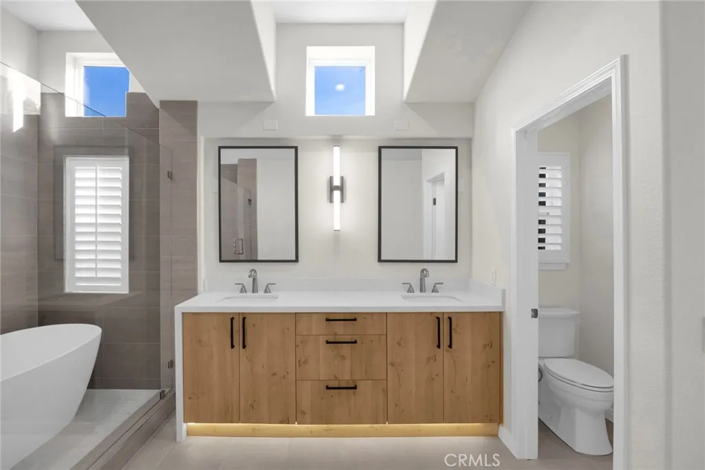 Newport Coast, California 92657, United States, 6 Bedrooms Bedrooms, ,4 BathroomsBathrooms,Residential,Active,242034