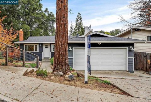 Photo of 971 W Green St St, Martinez, CA 94553 (MLS # 41119130)
