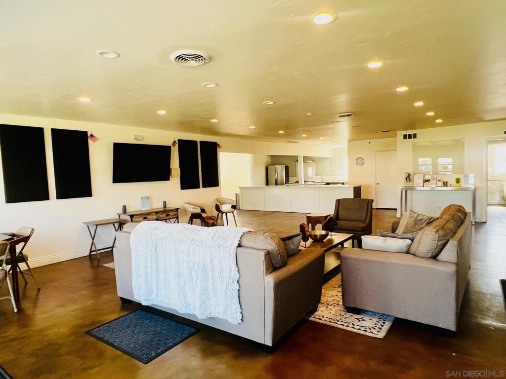 East Escondido - Manufactured In Park