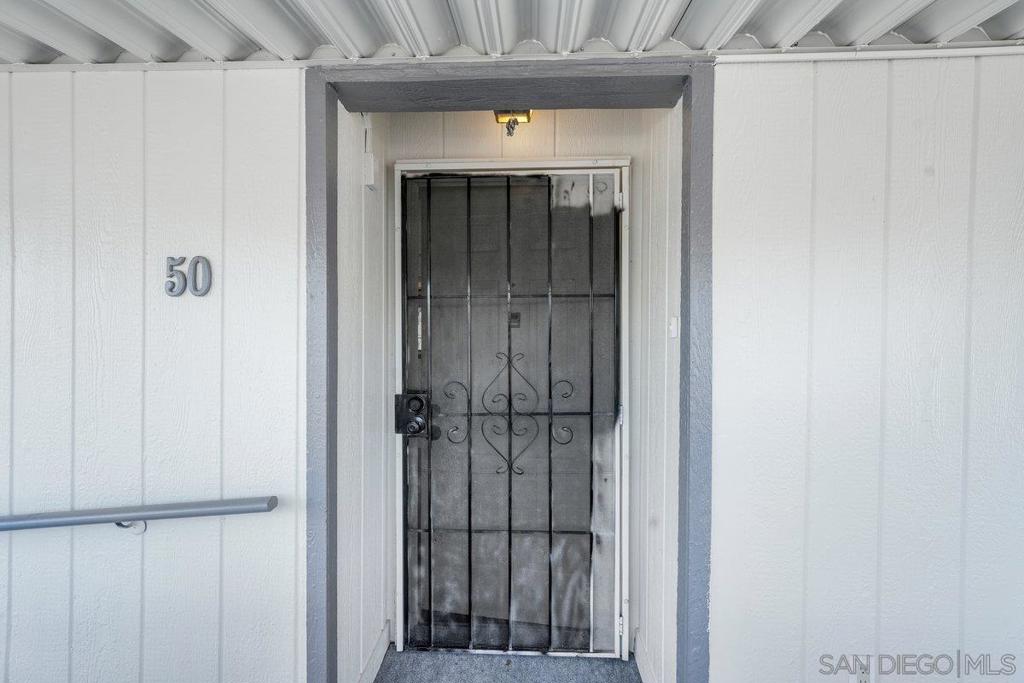 211 N Citrus Avenue #50