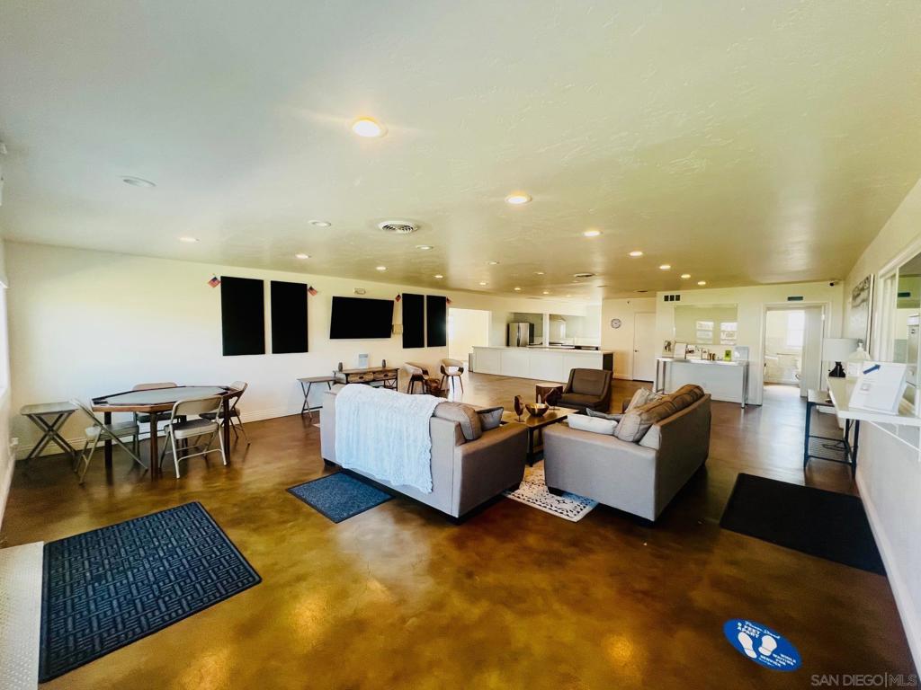 East Escondido - Manufactured In Park