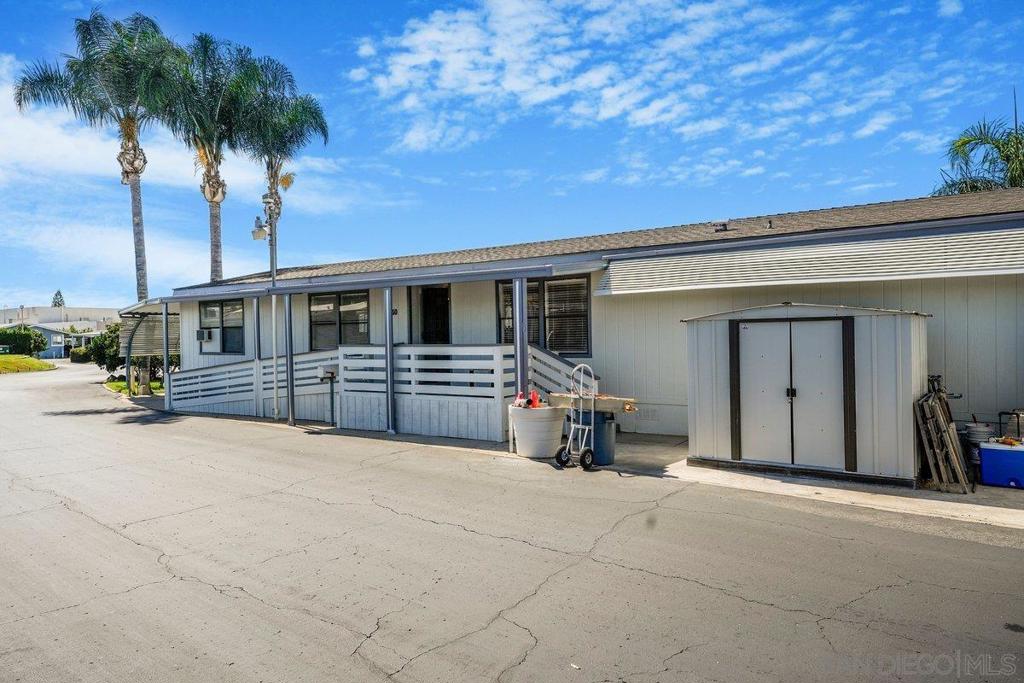East Escondido - Manufactured In Park