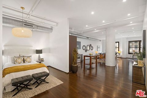 Photo of 1645 Vine Street #703, Los Angeles, CA 90028 (MLS # 25626653)