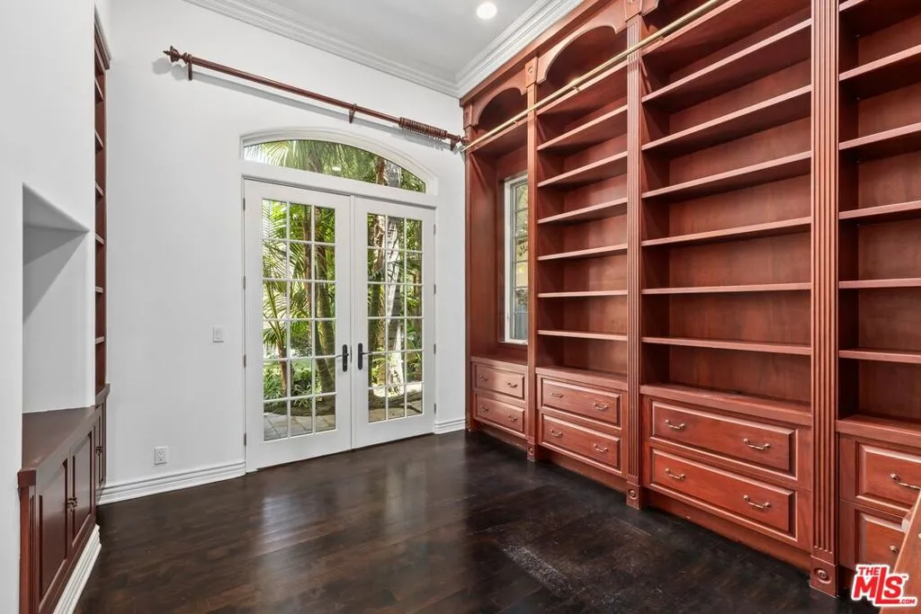 Pacific Palisades, California 90272, United States, 6 Bedrooms Bedrooms, ,5 BathroomsBathrooms,Residential,Active,178178