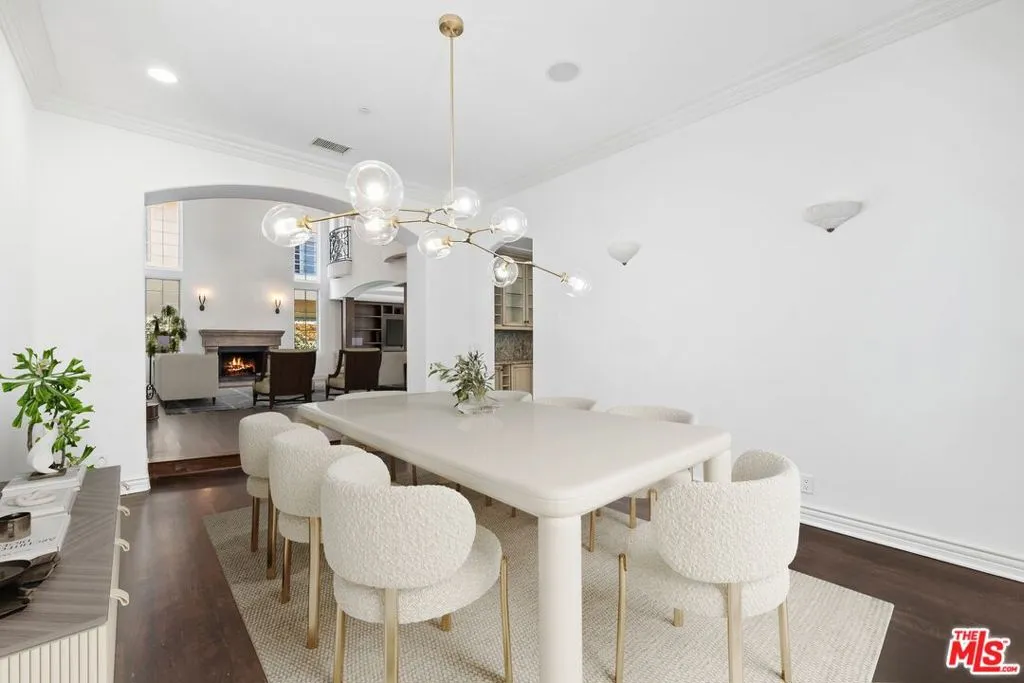 Pacific Palisades, California 90272, United States, 6 Bedrooms Bedrooms, ,5 BathroomsBathrooms,Residential,Active,178178