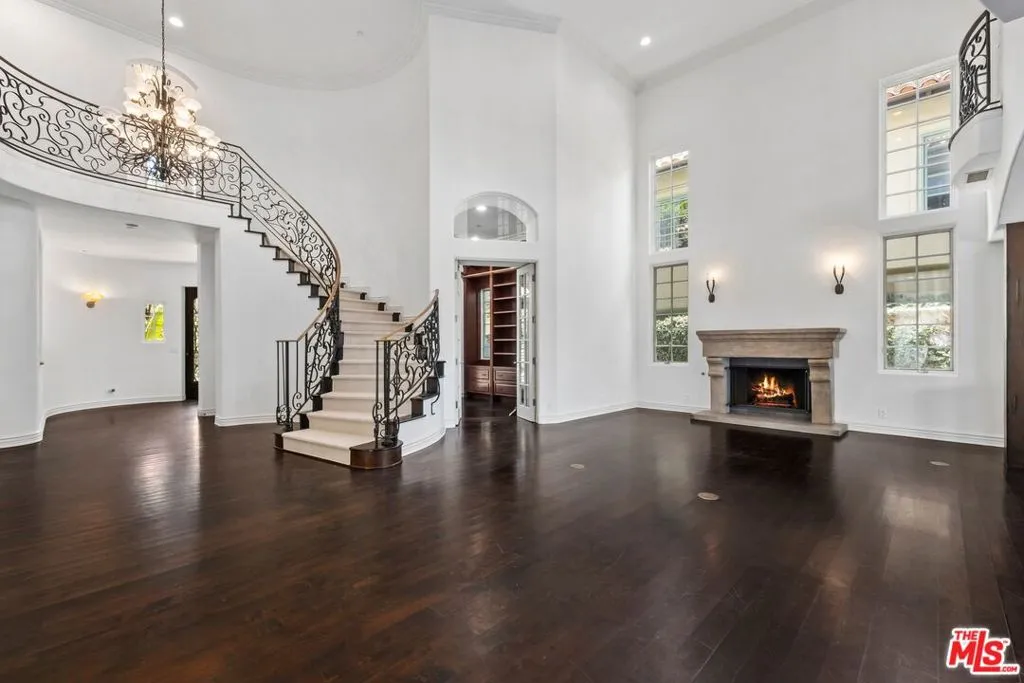 Pacific Palisades, California 90272, United States, 6 Bedrooms Bedrooms, ,5 BathroomsBathrooms,Residential,Active,178178