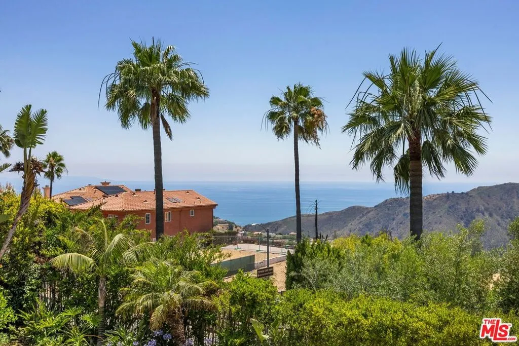 Pacific Palisades, California 90272, United States, 6 Bedrooms Bedrooms, ,5 BathroomsBathrooms,Residential,Active,178178