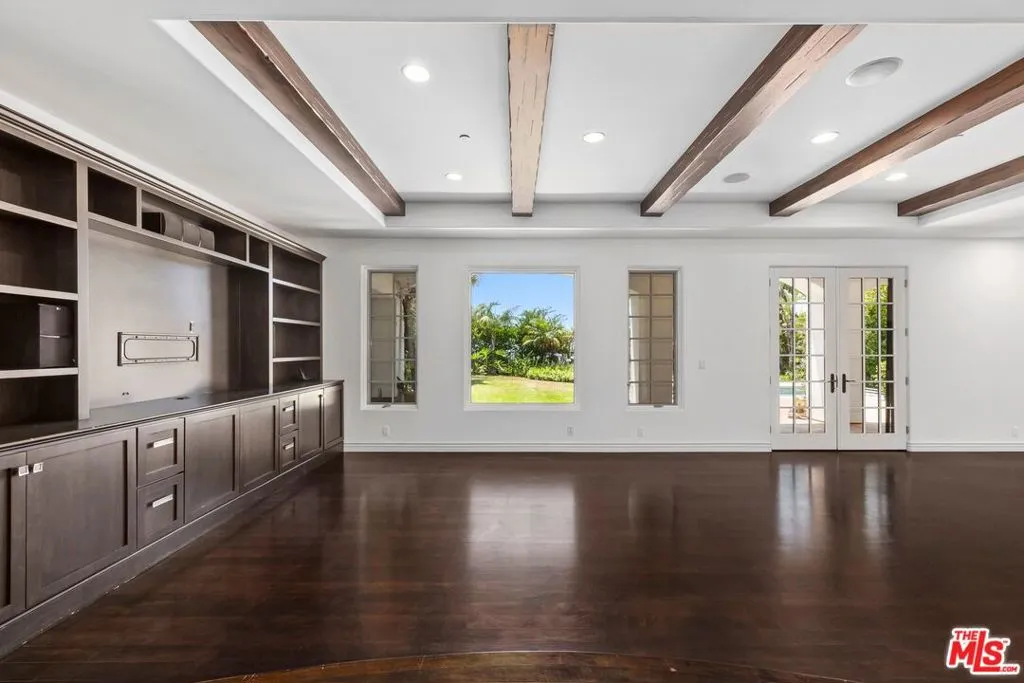 Pacific Palisades, California 90272, United States, 6 Bedrooms Bedrooms, ,5 BathroomsBathrooms,Residential,Active,178178