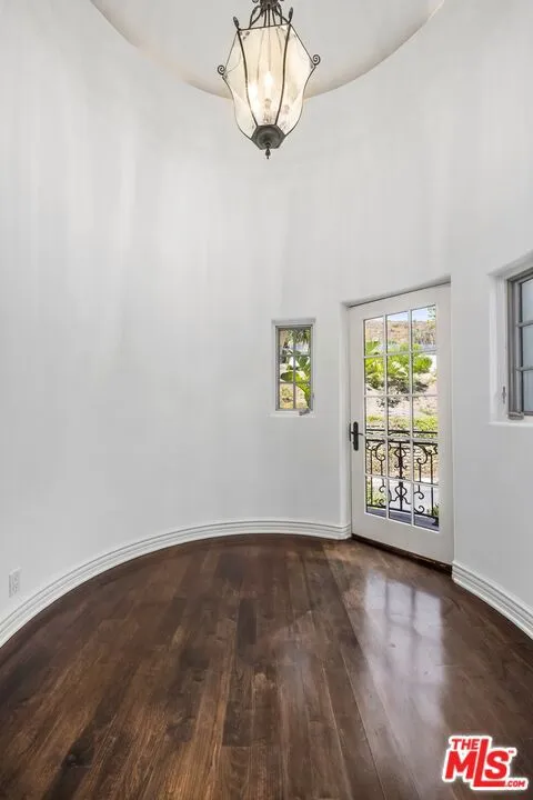 Pacific Palisades, California 90272, United States, 6 Bedrooms Bedrooms, ,5 BathroomsBathrooms,Residential,Active,178178