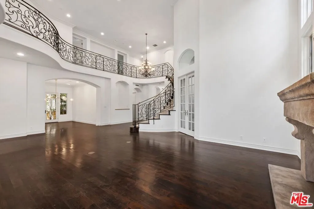 Pacific Palisades, California 90272, United States, 6 Bedrooms Bedrooms, ,5 BathroomsBathrooms,Residential,Active,178178