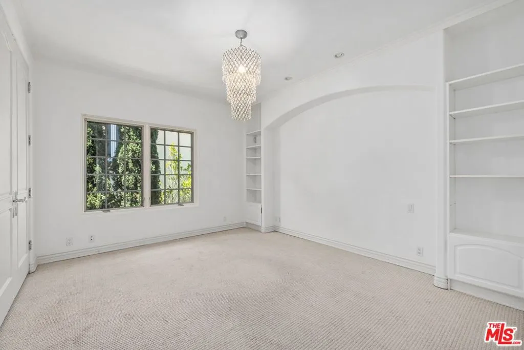 Pacific Palisades, California 90272, United States, 6 Bedrooms Bedrooms, ,5 BathroomsBathrooms,Residential,Active,178178