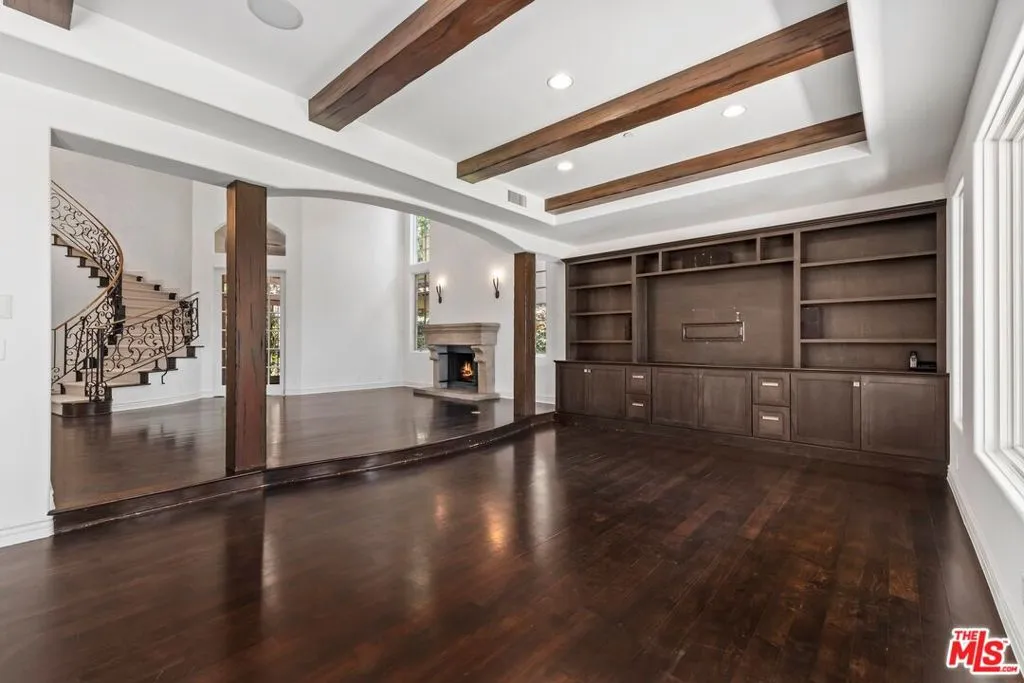 Pacific Palisades, California 90272, United States, 6 Bedrooms Bedrooms, ,5 BathroomsBathrooms,Residential,Active,178178