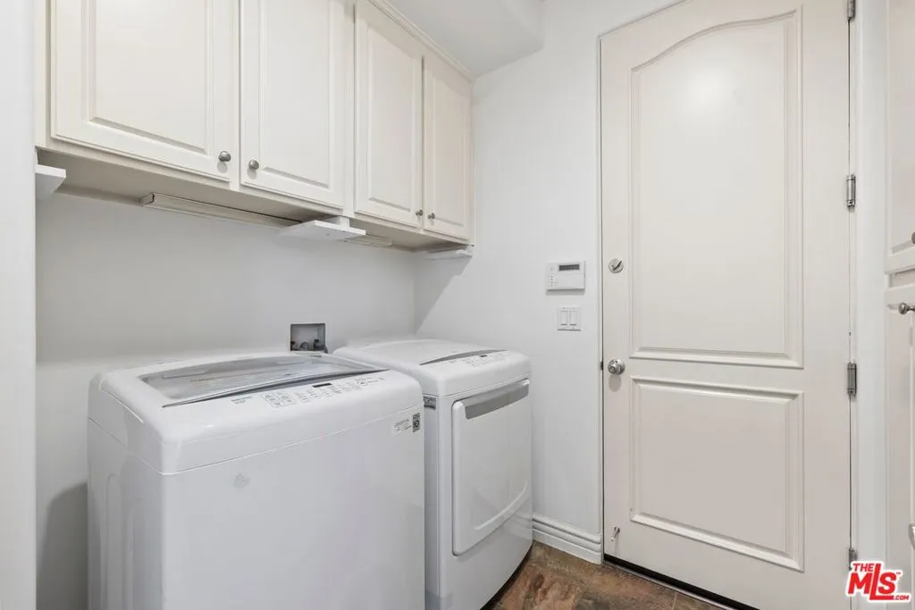 Pacific Palisades, California 90272, United States, 6 Bedrooms Bedrooms, ,5 BathroomsBathrooms,Residential,Active,178178