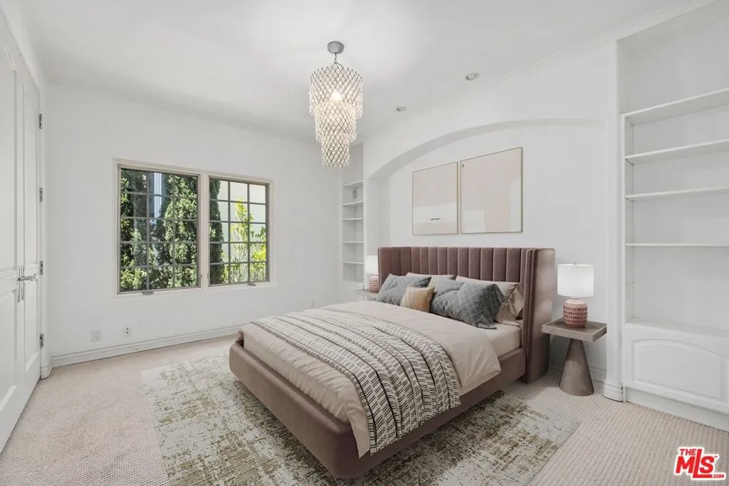 Pacific Palisades, California 90272, United States, 6 Bedrooms Bedrooms, ,5 BathroomsBathrooms,Residential,Active,178178