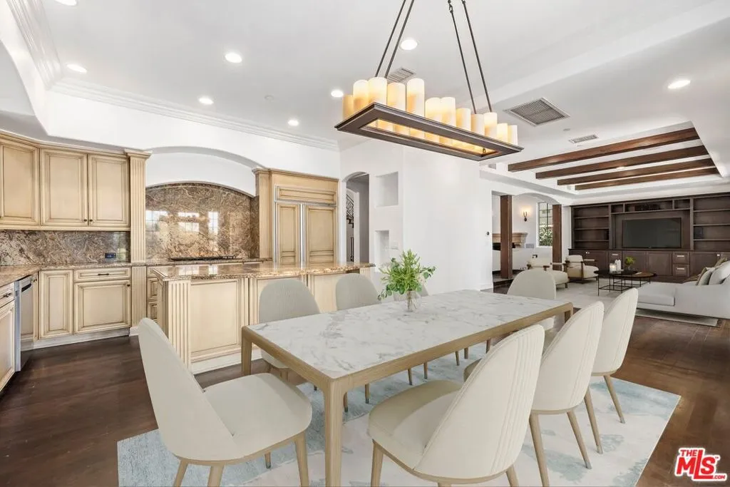 Pacific Palisades, California 90272, United States, 6 Bedrooms Bedrooms, ,5 BathroomsBathrooms,Residential,Active,178178