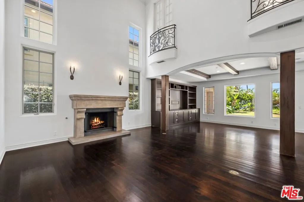 Pacific Palisades, California 90272, United States, 6 Bedrooms Bedrooms, ,5 BathroomsBathrooms,Residential,Active,178178