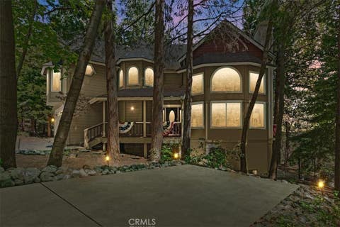 Photo of 28670 Shenandoah Drive, Lake Arrowhead, CA 92352 (MLS # TR26098410)