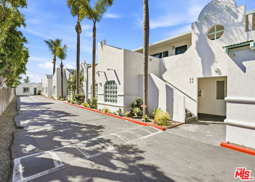 Photo of 311 W Wilson Street, Costa Mesa, CA 92627 (MLS # 26700699)