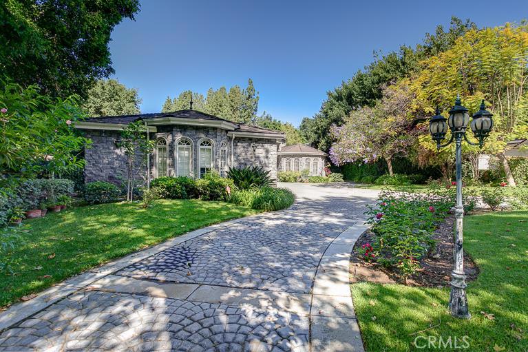 Properties 1 1601 Highland Oaks Drive