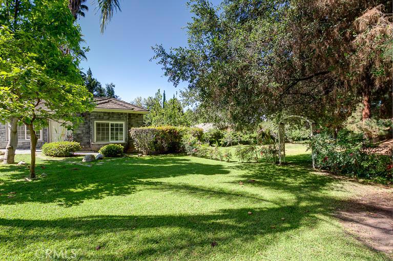 Properties 4 1601 Highland Oaks Drive