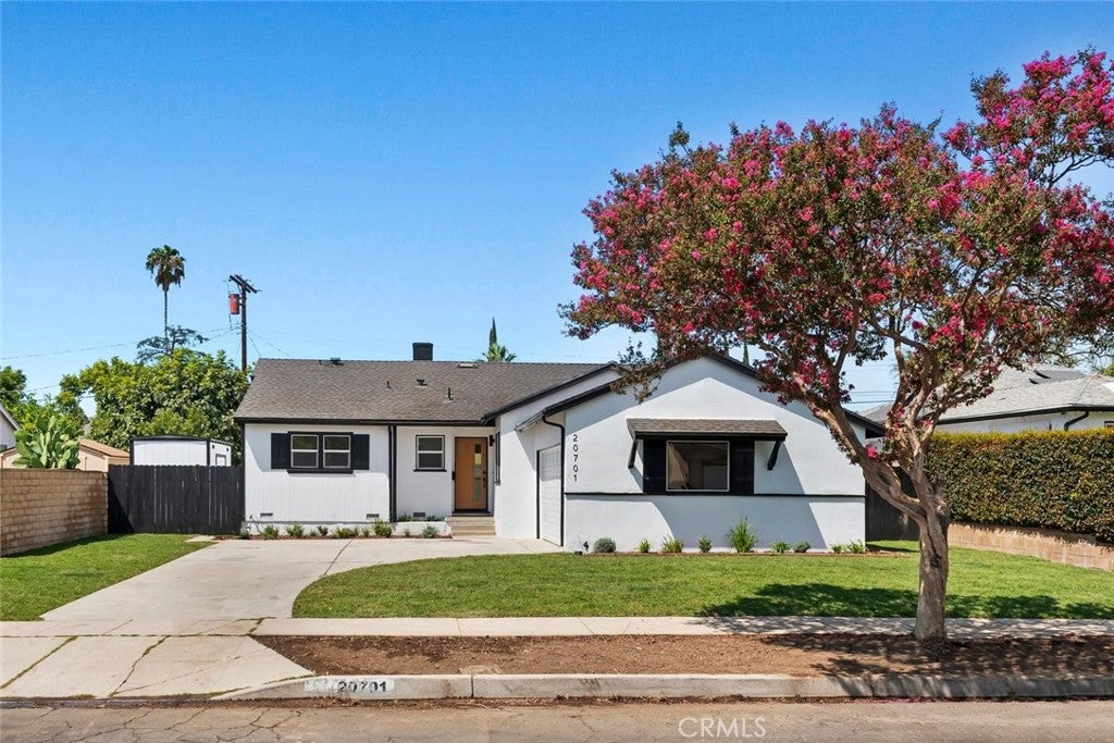 20701 Schoolcraft