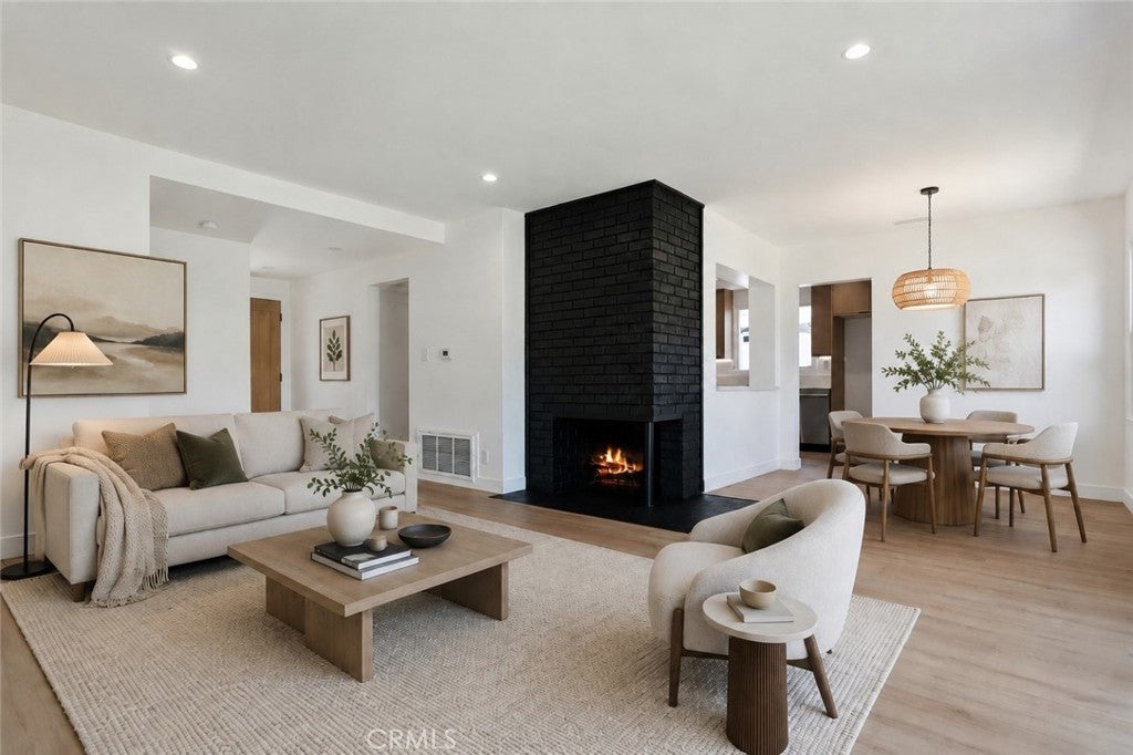20701 Schoolcraft