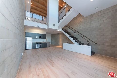 Photo of 717 N HIGHLAND Avenue #7, Los Angeles, CA 90038 (MLS # 25627221)