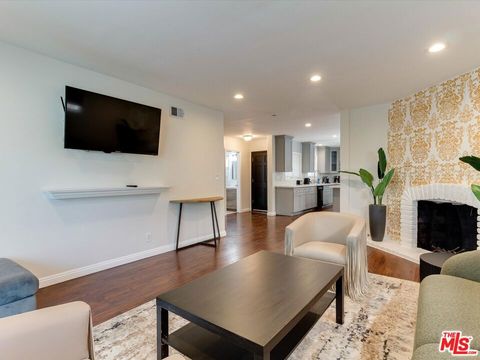 Photo of 23109 MARIANO Street, Woodland Hills, CA 91367 (MLS # 26673427)