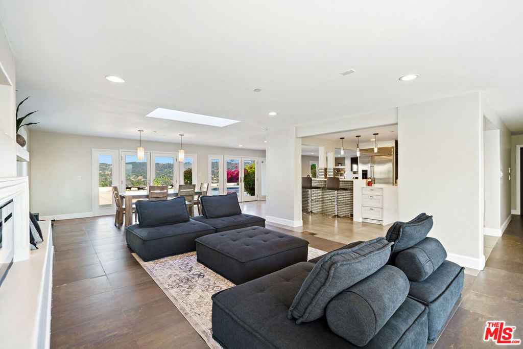 5118 Cerrillos Drive