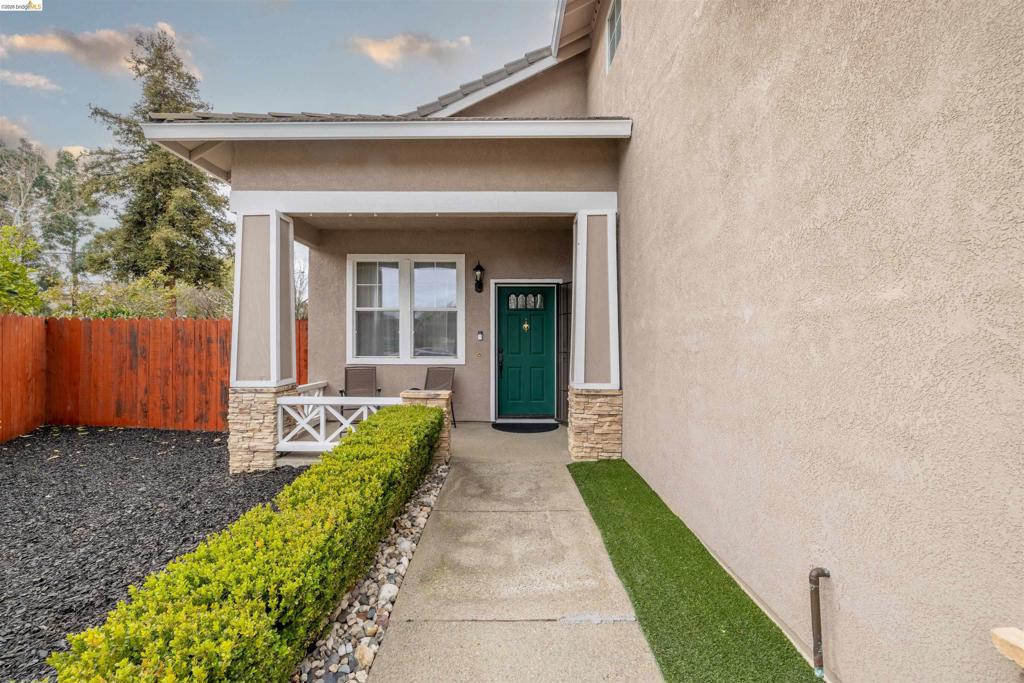 2328 2328 Grassland Way