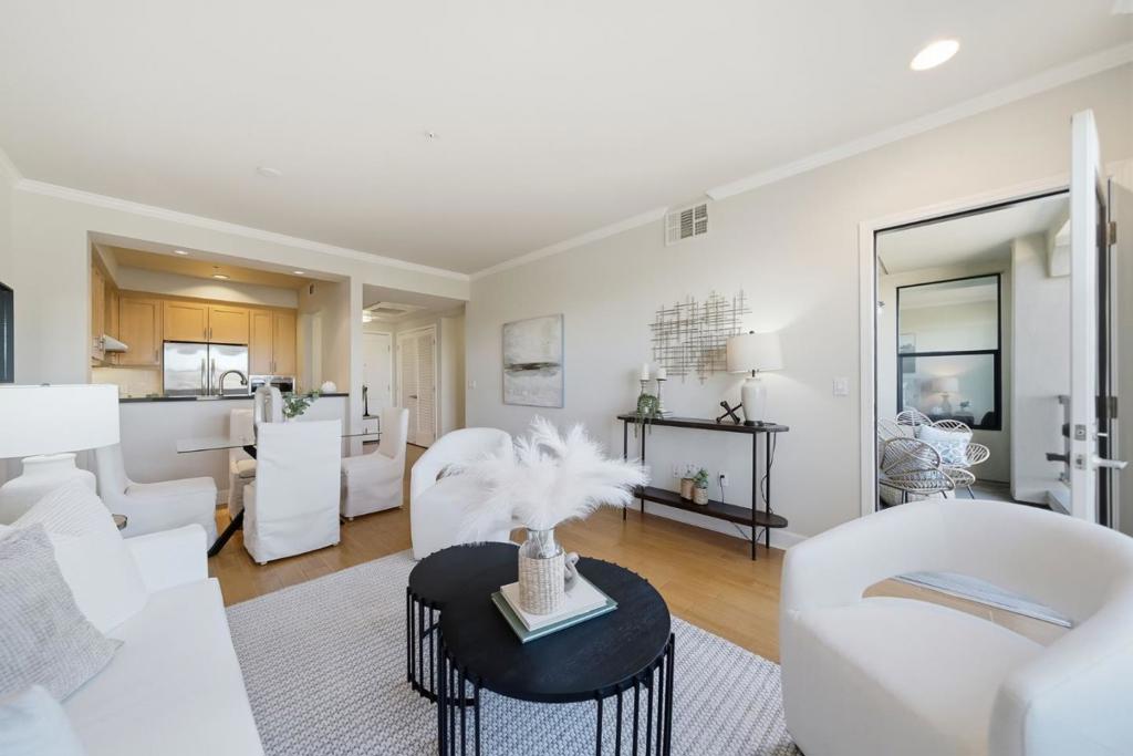 1001 Laurel Street 317