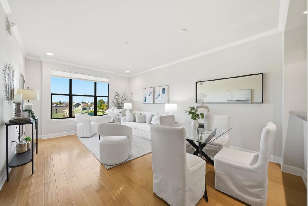 1001 Laurel Street 317