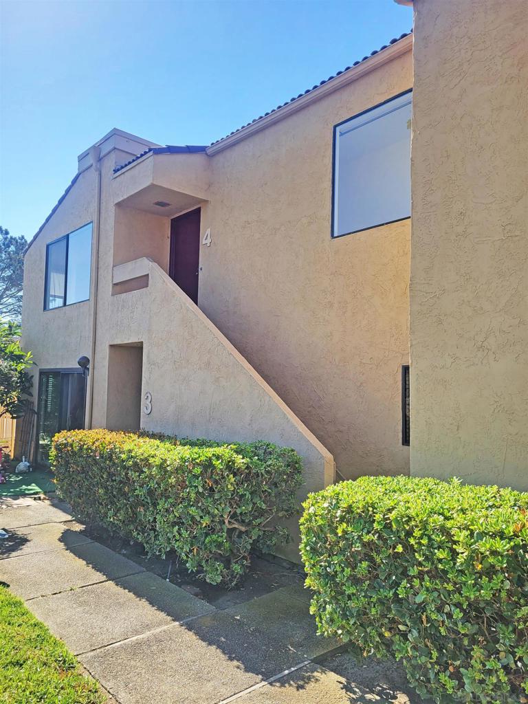 Bright & Spacious 2BR/1BA Condo in the Heart of University City 927 Sq. Ft. Welcome home to this beautifully maintained and light-filled condo offering 927 sq. ft. of comfortable living space. Featuring vaulted ceilings, an open and airy living room, and abundant natural light, this home feels bright and welcoming from the moment you step inside. Enjoy a modern kitchen with white quartz countertops, white cabinetry, and matching white appliances, including a dishwasher and gas range. A full-size washer and dryer are conveniently located inside the unit. The spacious bedrooms each have sliding glass doors leading to a large private patio perfect for morning coffee or evening relaxation. The bathroom suite includes dual vanities, a large closet, and a separate shower and soaking tub for added comfort. Additional highlights include: 1-car garage plus driveway parking Community pool and spa Small pet friendly (up to 35 lbs) with additional security deposit Prime University City location near everything: steps from bus lines, bike routes, Bristol Farms, UTC Mall, restaurants, nightlife, hospitals, Doyle Elementary School, Doyle Park, and just minutes to UCSD, Highway 5, Highway 805, and the beach. Emails only, please. Licensed Realtor DRE# 01033135
