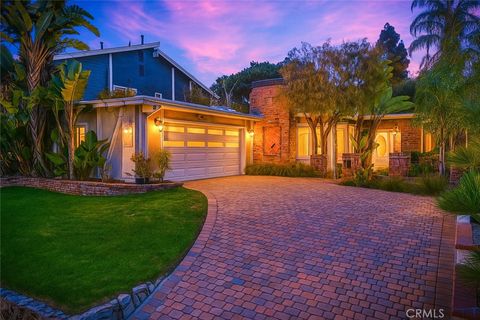 Photo of 912 N Rowell Ave, Manhattan Beach, CA 90266 (MLS # SR25259787)