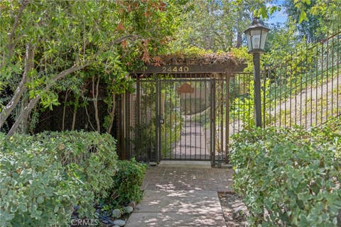 Photo of 24440 Victory BLVD #15, Woodland Hills, CA 91367 (MLS # SR26159951)
