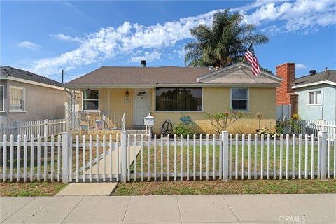Photo of 240 E Barclay ST, Long Beach, CA 90805 (MLS # DW26159856)