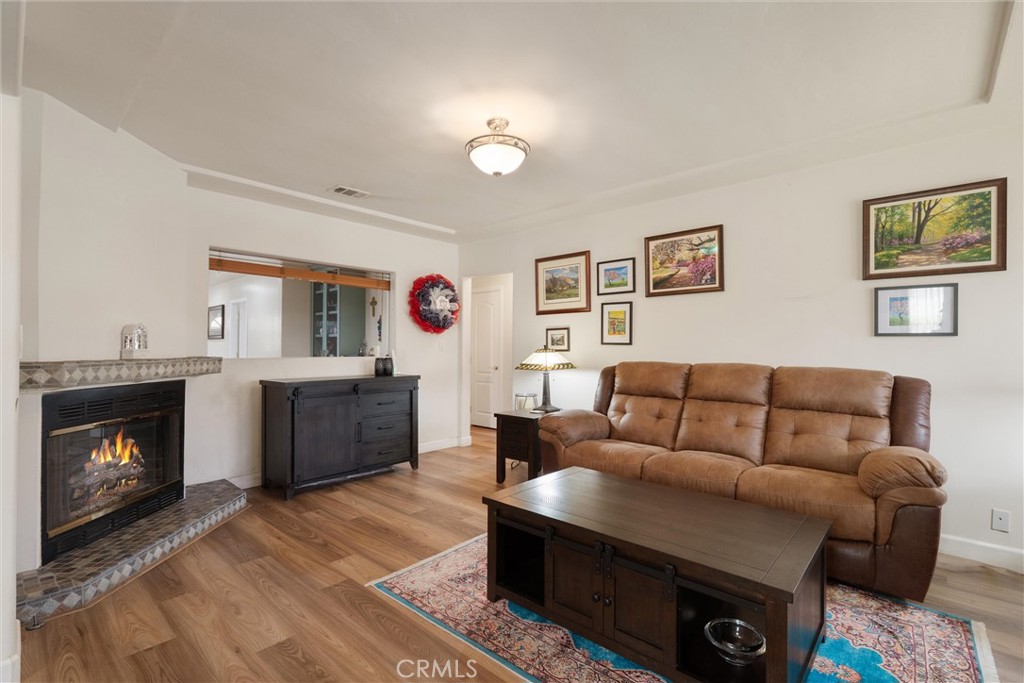 240 E Barclay